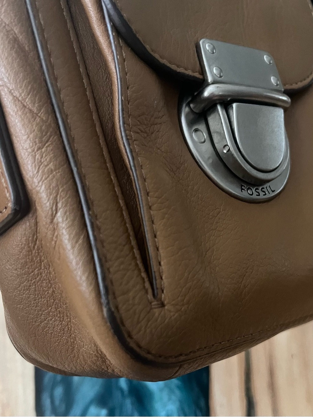 Fossil Riley Caramel Brown Leather Crossbody with Front Buckle Pockets - Picture 6 of 16